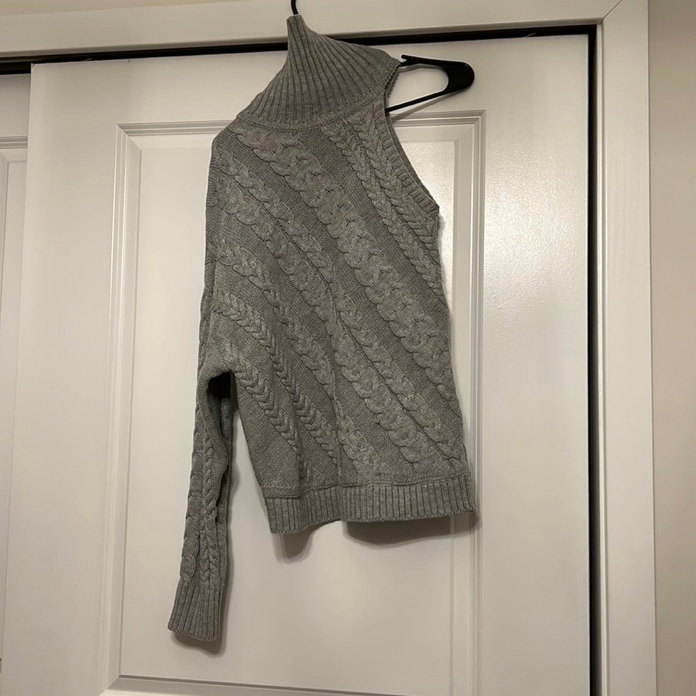 VICI one sleeve sweater